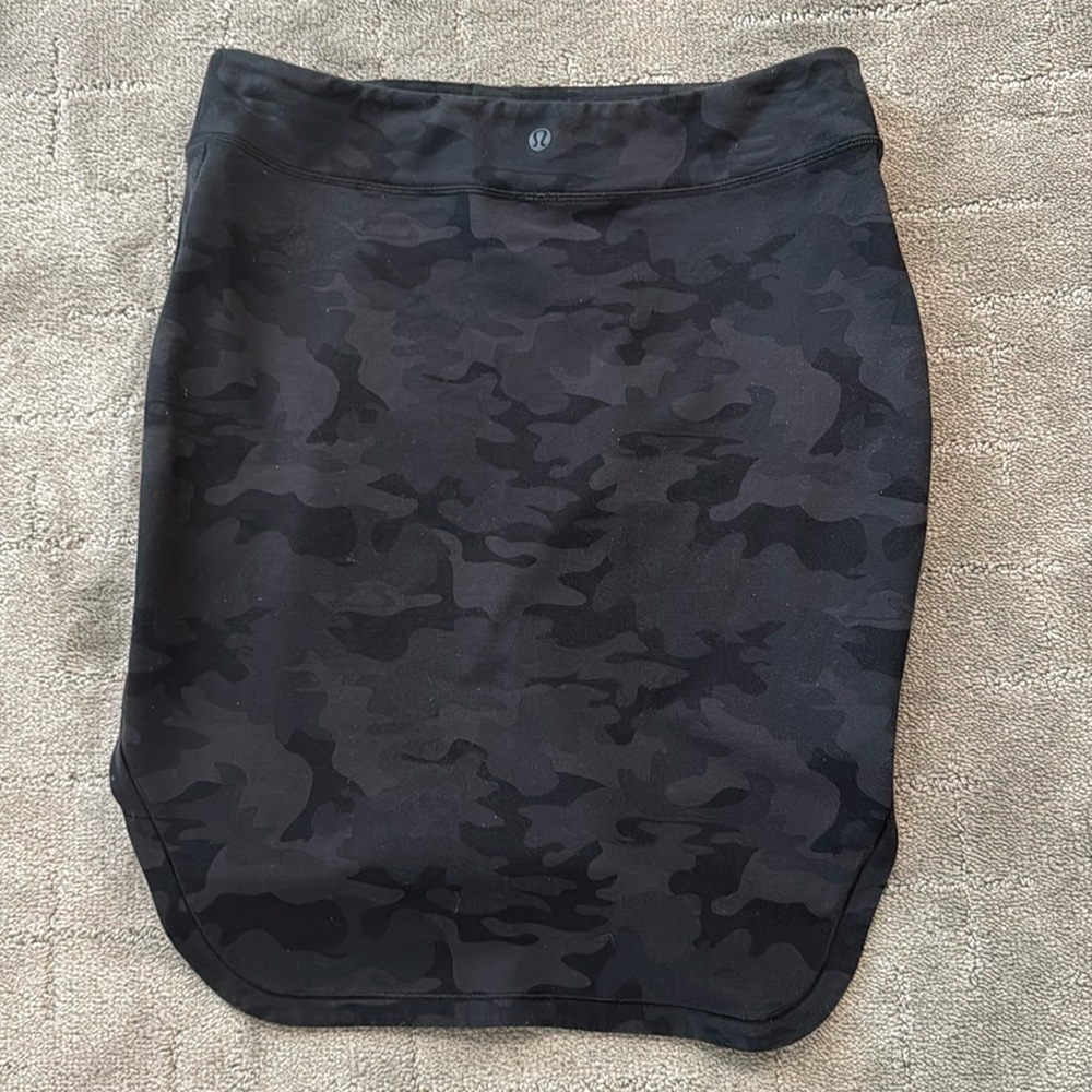 Lululemon stretchy fit skirt women’s medium